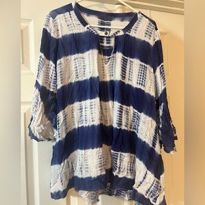 boutique blue tie dye flowy shirt